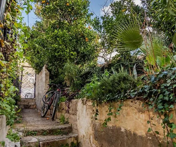 Апартаменти Old